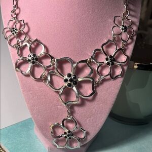 Elegant Silver Floral Necklace